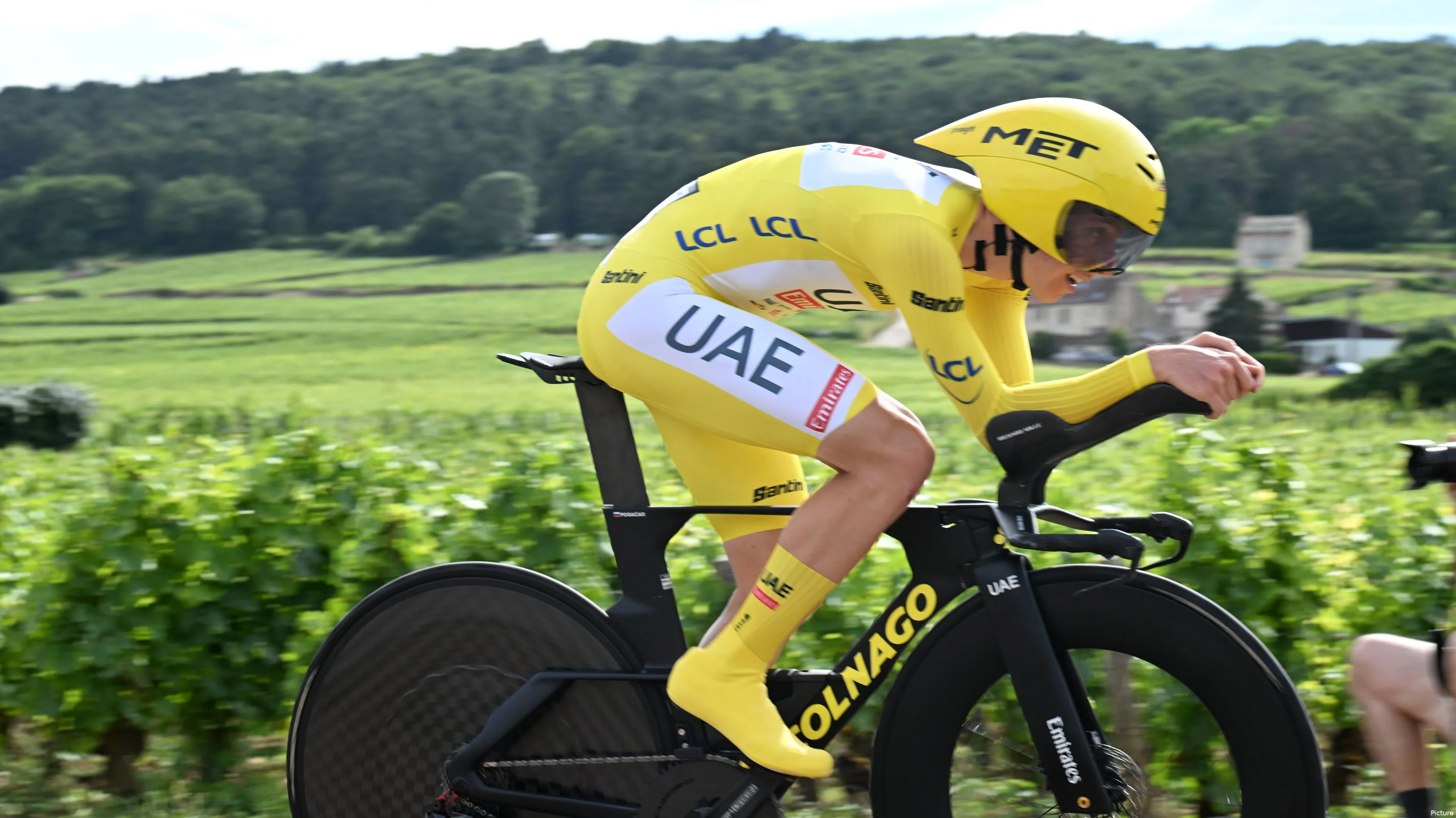 Maillot Jaune Gilet Signé Tadej Pogacar - Porté / Issu Du Tour De France 2024